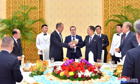 Ngoại trưởng Nga làm gì ở Triều Tiên? - Ảnh 1. Ngoại trưởng Nga làm gì ở Triều Tiên? - Ảnh 1.