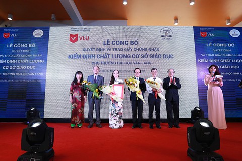 ĐH Văn Lang đạt chứng nhận kiểm định chất lượng quốc gia - Ảnh 1. ĐH Văn Lang đạt chứng nhận kiểm định chất lượng quốc gia - Ảnh 1.