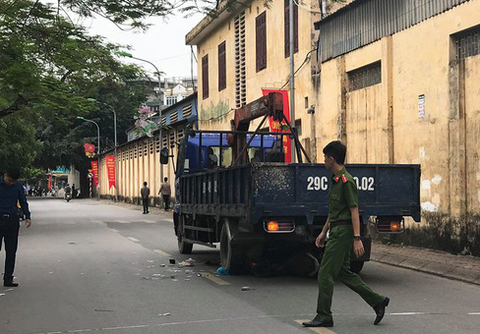 Xe tải lùi cuốn cả gia đình vào gầm, thai nhi rớt khỏi bụng mẹ - Ảnh 2. Xe tải lùi cuốn cả gia đình vào gầm, thai nhi rớt khỏi bụng mẹ - Ảnh 2.