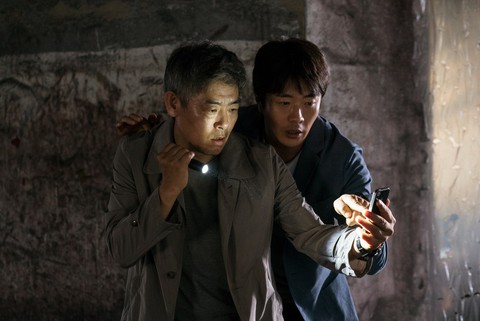 Kwon Sang Woo làm thám tử sợ vợ trong The Accidental Detective 2 - Ảnh 7. Kwon Sang Woo làm thám tử sợ vợ trong The Accidental Detective 2 - Ảnh 7.