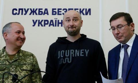 Truyền thông nổi điên vì nhà báo Nga ‘chết đi sống lại’ ở Ukraine - Ảnh 1. Truyền thông nổi điên vì nhà báo Nga ‘chết đi sống lại’ ở Ukraine - Ảnh 1.