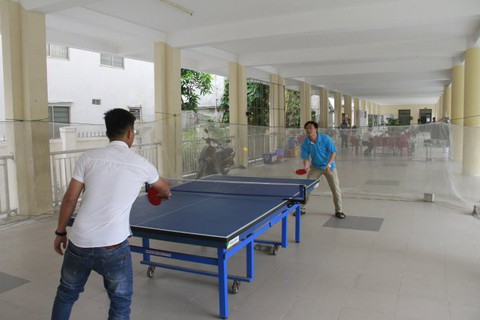 Trường học Đà Nẵng mở cửa đón học sinh, người dân đọc sách dịp hè - Ảnh 1. Trường học Đà Nẵng mở cửa đón học sinh, người dân đọc sách dịp hè - Ảnh 1.