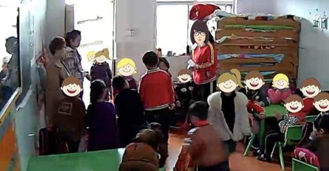 Giáo viên mầm non bắt các bé gái nhổ nước bọt lên bạn - Ảnh 1. Giáo viên mầm non bắt các bé gái nhổ nước bọt lên bạn - Ảnh 1.