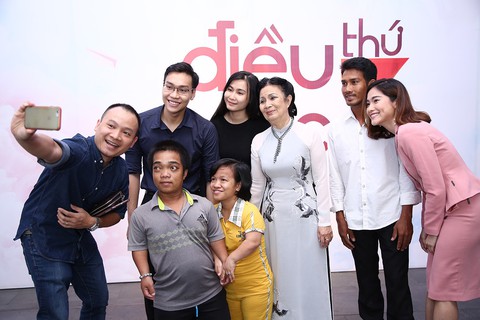 Phi Nhung tham gia Điều ước thứ 7 để tìm em bà con - Ảnh 2. Phi Nhung tham gia Điều ước thứ 7 để tìm em bà con - Ảnh 2.