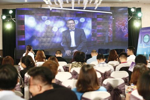 MC quốc dân Lại Văn Sâm tương tác trực tuyến với khán giả - Ảnh 1. MC quốc dân Lại Văn Sâm tương tác trực tuyến với khán giả - Ảnh 1.