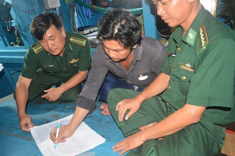Vận chuyển 150.000 lít dầu không có giấy tờ - Ảnh 1. Vận chuyển 150.000 lít dầu không có giấy tờ - Ảnh 1.
