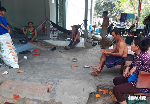 Người nghèo phải đóng tiền mới được cấp BHYT miễn phí? - Ảnh 1. Người nghèo phải đóng tiền mới được cấp BHYT miễn phí? - Ảnh 1.