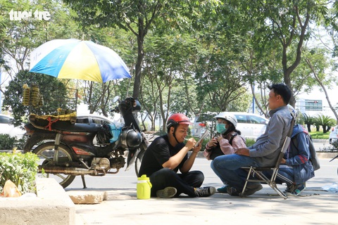 Đề tài lạ khiến sinh viên TP.HCM phấn khích thử sức làm báo - Ảnh 6. Đề tài lạ khiến sinh viên TP.HCM phấn khích thử sức làm báo - Ảnh 6.