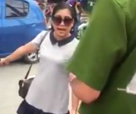 Chánh văn phòng Đảng ủy nói ‘con người không quan trọng’ xin rút kinh nghiệm - Ảnh 2. Chánh văn phòng Đảng ủy nói ‘con người không quan trọng’ xin rút kinh nghiệm - Ảnh 2.