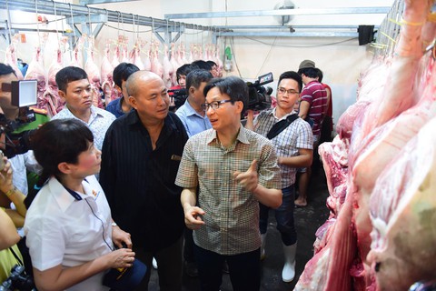 Phó thủ tướng thị sát chợ đầu mối lớn nhất nước lúc rạng sáng - Ảnh 5. Phó thủ tướng thị sát chợ đầu mối lớn nhất nước lúc rạng sáng - Ảnh 5.