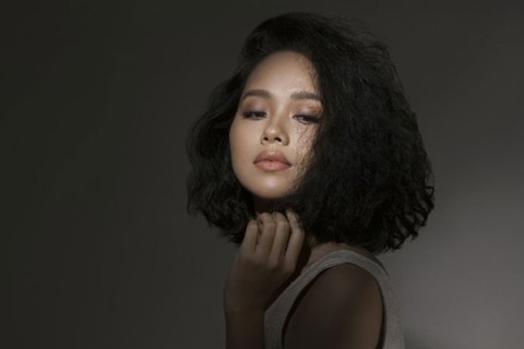 Điều gì khiến Hoàng Quyên hút được hai nhạc sĩ khó tính? - Ảnh 1. Điều gì khiến Hoàng Quyên hút được hai nhạc sĩ khó tính? - Ảnh 1.