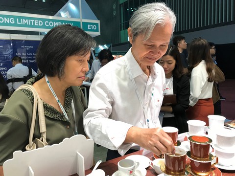 Ấn tượng phin cà phê sứ Minh Long tại Cafe Show Vietnam 2018 - Ảnh 1. Ấn tượng phin cà phê sứ Minh Long tại Cafe Show Vietnam 2018 - Ảnh 1.
