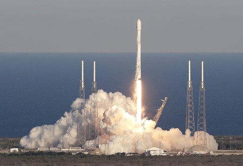 Tên lửa siêu mạnh của SpaceX, thấy lo nhiều hơn thích - Ảnh 1. Tên lửa siêu mạnh của SpaceX, thấy lo nhiều hơn thích - Ảnh 1.