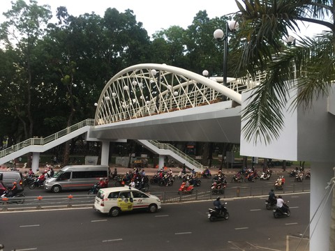 Hoàn thành cầu vượt đi bộ đẹp nhất TP.HCM ở công viên Gia Định - Ảnh 1. Hoàn thành cầu vượt đi bộ đẹp nhất TP.HCM ở công viên Gia Định - Ảnh 1.