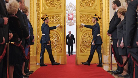 Tổng thống Vladimir Putin tuyên thệ nhậm chức, bước vào nhiệm kỳ thứ 4 - Ảnh 6. Tổng thống Vladimir Putin tuyên thệ nhậm chức, bước vào nhiệm kỳ thứ 4 - Ảnh 6.