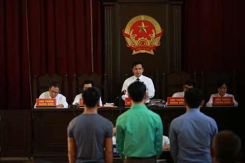 Tình người ở phiên tòa bác sĩ Lương - Ảnh 1. Tình người ở phiên tòa bác sĩ Lương - Ảnh 1.
