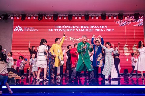 Không công nhận GS quần đùi làm hiệu trưởng, bộ GD-ĐT nói gì? - Ảnh 1. Không công nhận GS quần đùi làm hiệu trưởng, bộ GD-ĐT nói gì? - Ảnh 1.