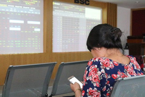 Chứng khoán bứt phá, ba tỉ phú có thêm 1.300 tỉ đồng - Ảnh 1. Chứng khoán bứt phá, ba tỉ phú có thêm 1.300 tỉ đồng - Ảnh 1.