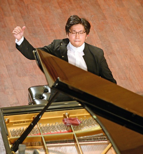 Lưu Hồng Quang đoạt giải nhì tại cuộc thi Piano quốc tế - Ảnh 1. Lưu Hồng Quang đoạt giải nhì tại cuộc thi Piano quốc tế - Ảnh 1.