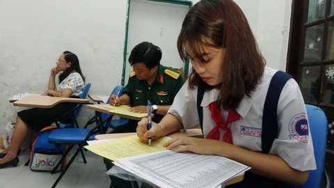 Không đậu lớp 10 công lập, 21.000 học sinh nên đi đâu? - Ảnh 1. Không đậu lớp 10 công lập, 21.000 học sinh nên đi đâu? - Ảnh 1.