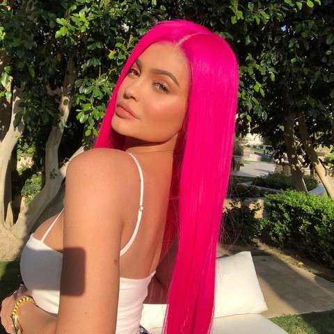 Kylie Jenner - bà mẹ hot girl hay bà trùm mỹ phẩm? - Ảnh 5. Kylie Jenner - bà mẹ hot girl hay bà trùm mỹ phẩm? - Ảnh 5.