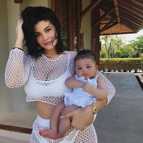 Kylie Jenner - bà mẹ hot girl hay bà trùm mỹ phẩm? - Ảnh 2. Kylie Jenner - bà mẹ hot girl hay bà trùm mỹ phẩm? - Ảnh 2.