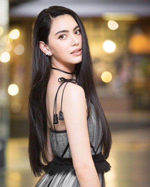 Mai Davika ‘ma nữ’ đẹp nhất Thái Lan - bạn gái mới của Sơn Tùng - Ảnh 2. Mai Davika ‘ma nữ’ đẹp nhất Thái Lan - bạn gái mới của Sơn Tùng - Ảnh 2.