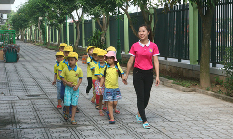 Hà Nội cấm xe cơ giới dừng, đỗ trong trường vì bất kỳ lý do gì - Ảnh 1. Hà Nội cấm xe cơ giới dừng, đỗ trong trường vì bất kỳ lý do gì - Ảnh 1.