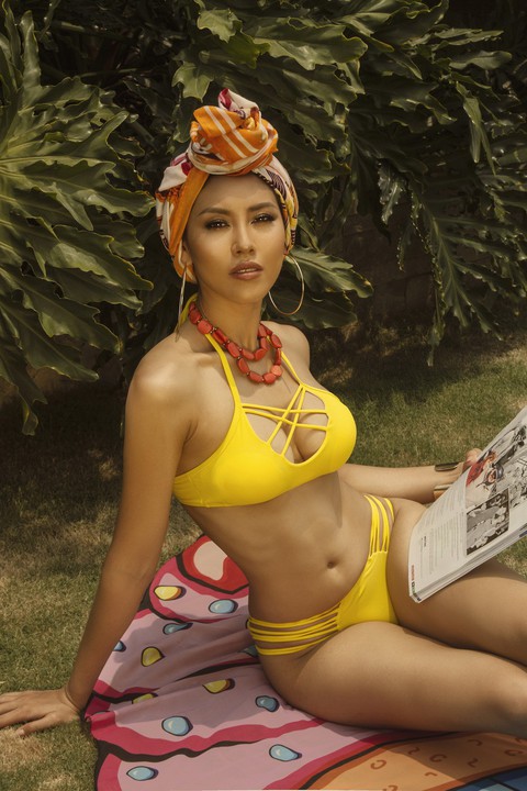 Á hậu Nguyễn Thị Loan nóng bỏng với bikini rực rỡ sắc hè - Ảnh 4. Á hậu Nguyễn Thị Loan nóng bỏng với bikini rực rỡ sắc hè - Ảnh 4.