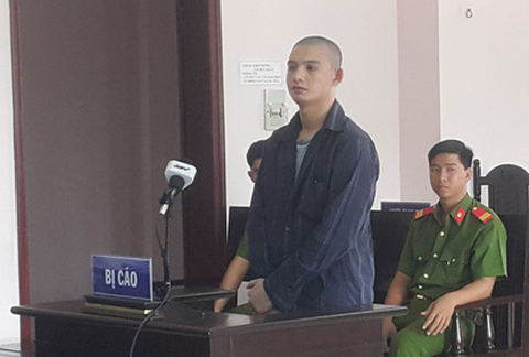 Giết trẻ em, hiếp dâm rồi chôn xác lãnh 24 năm tù - Ảnh 1. Giết trẻ em, hiếp dâm rồi chôn xác lãnh 24 năm tù - Ảnh 1.