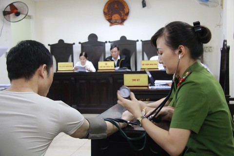 Hai tử tù khai mài đinh vít mở khóa cùm, đục tường vượt ngục - Ảnh 3. Hai tử tù khai mài đinh vít mở khóa cùm, đục tường vượt ngục - Ảnh 3.