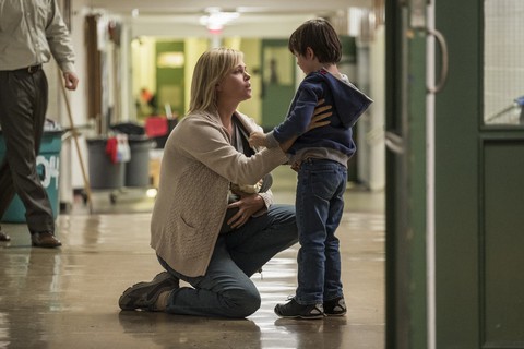 Charlize Theron tăng 22 kí để làm bà mẹ bỉm sữa trên phim - Ảnh 5. Charlize Theron tăng 22 kí để làm bà mẹ bỉm sữa trên phim - Ảnh 5.
