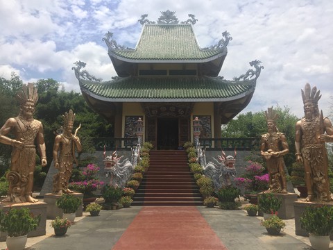 Chưa nhận diện được vua Hùng, sao xây tượng đài? - Ảnh 2. Chưa nhận diện được vua Hùng, sao xây tượng đài? - Ảnh 2.