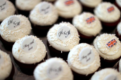 Bánh cưới Hoàng gia Anh thành bánh cupcake thu nhỏ ở Mỹ - Ảnh 1. Bánh cưới Hoàng gia Anh thành bánh cupcake thu nhỏ ở Mỹ - Ảnh 1.