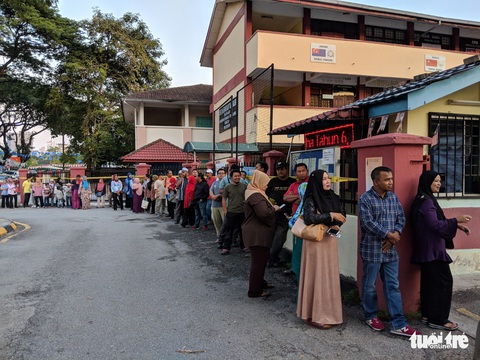 Gần 14,5 triệu cử tri Malaysia đi bỏ phiếu - Ảnh 1. Gần 14,5 triệu cử tri Malaysia đi bỏ phiếu - Ảnh 1.
