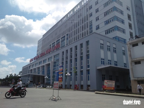 Hàng loạt y, bác sĩ ở Vĩnh Long rời bệnh viện công - Ảnh 1. Hàng loạt y, bác sĩ ở Vĩnh Long rời bệnh viện công - Ảnh 1.