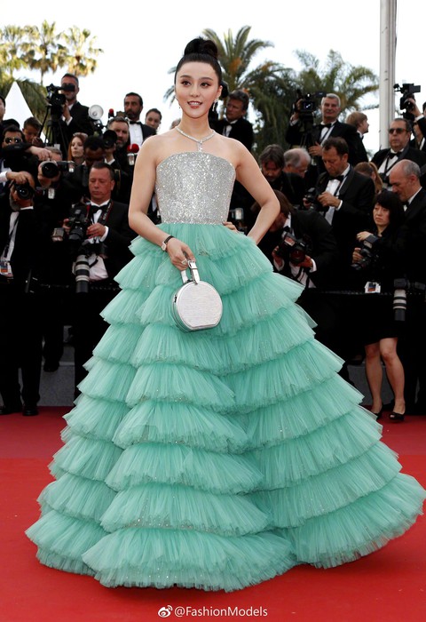 Cate Blanchett mặc đồ cũ, dàn sao nữ lộng lẫy trên thảm đỏ Cannes - Ảnh 10. Cate Blanchett mặc đồ cũ, dàn sao nữ lộng lẫy trên thảm đỏ Cannes - Ảnh 10.