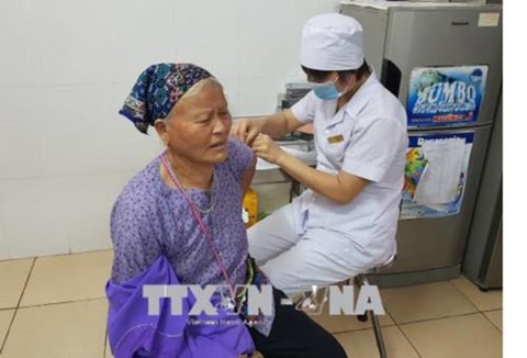 Bộ Y tế khẳng định đủ vắc xin phòng dại cho người dân - Ảnh 1. Bộ Y tế khẳng định đủ vắc xin phòng dại cho người dân - Ảnh 1.