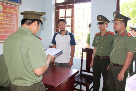Bị bắt vì nói xấu lãnh đạo trên mạng xã hội - Ảnh 1. Bị bắt vì nói xấu lãnh đạo trên mạng xã hội - Ảnh 1.