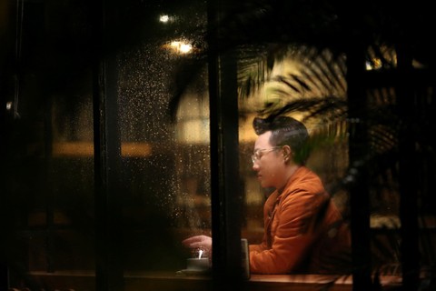 Sau Thả vào mưa, thánh mưa Trung Quân ra tiếp MV Nhìn vào mưa - Ảnh 4. Sau Thả vào mưa, thánh mưa Trung Quân ra tiếp MV Nhìn vào mưa - Ảnh 4.
