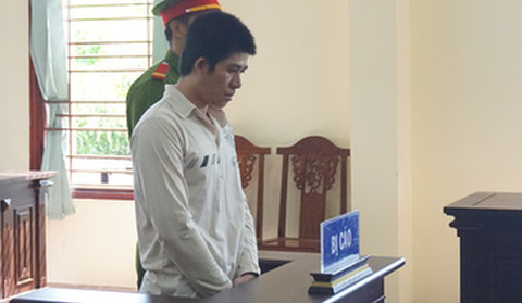 Cậu hiếp dâm cháu ruột trong nhà tắm lãnh 14 năm tù - Ảnh 1. Cậu hiếp dâm cháu ruột trong nhà tắm lãnh 14 năm tù - Ảnh 1.