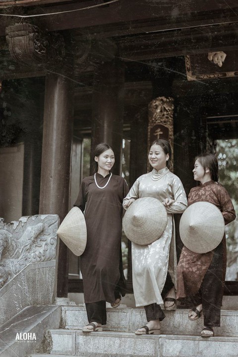 Kỷ yếu tái hiện 100 năm thời trang của nữ nhi quốc chuyên văn - Ảnh 1. Kỷ yếu tái hiện 100 năm thời trang của nữ nhi quốc chuyên văn - Ảnh 1.