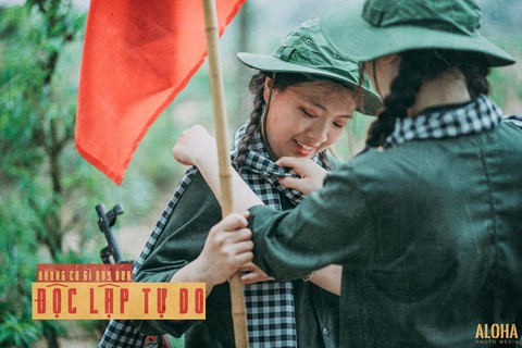 Kỷ yếu tái hiện 100 năm thời trang của nữ nhi quốc chuyên văn - Ảnh 3. Kỷ yếu tái hiện 100 năm thời trang của nữ nhi quốc chuyên văn - Ảnh 3.