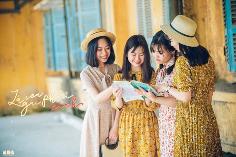 Kỷ yếu tái hiện 100 năm thời trang của nữ nhi quốc chuyên văn - Ảnh 5. Kỷ yếu tái hiện 100 năm thời trang của nữ nhi quốc chuyên văn - Ảnh 5.