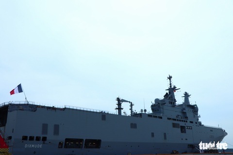 Khám phá tàu sân bay trực thăng hiện đại nhất của Pháp đang ở Việt Nam - Ảnh 1. Khám phá tàu sân bay trực thăng hiện đại nhất của Pháp đang ở Việt Nam - Ảnh 1.