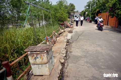 Vướng đền bù, nhiều kè chống sạt lở thi công dang dở - Ảnh 6. Vướng đền bù, nhiều kè chống sạt lở thi công dang dở - Ảnh 6.