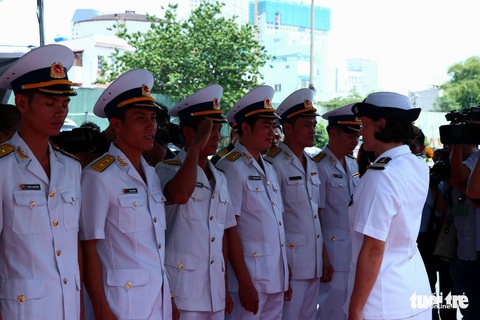 Tàu sân bay trực thăng hiện đại nhất của Pháp ghé Việt Nam - Ảnh 1. Tàu sân bay trực thăng hiện đại nhất của Pháp ghé Việt Nam - Ảnh 1.