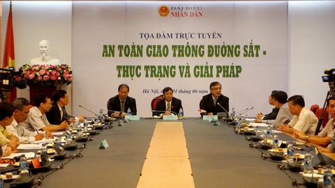 Đường sắt quá lạc hậu, không thể làm cách mạng 4.0 với ‘tàu chợ’ - Ảnh 1. Đường sắt quá lạc hậu, không thể làm cách mạng 4.0 với ‘tàu chợ’ - Ảnh 1.