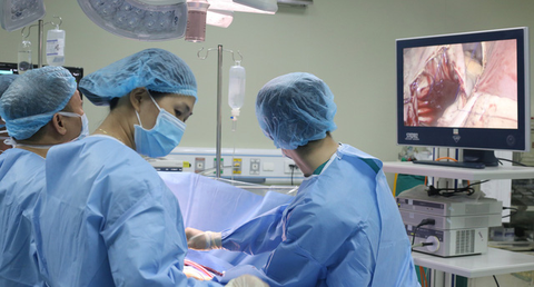 Thanh Hóa lần đầu phẫu thuật thành công thông liên nhĩ bằng nội soi - Ảnh 1. Thanh Hóa lần đầu phẫu thuật thành công thông liên nhĩ bằng nội soi - Ảnh 1.