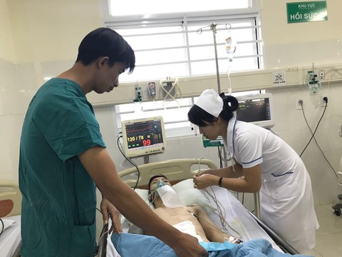 Bắt hai thanh niên dùng súng giải quyết mâu thuẫn trên Facebook - Ảnh 2. Bắt hai thanh niên dùng súng giải quyết mâu thuẫn trên Facebook - Ảnh 2.